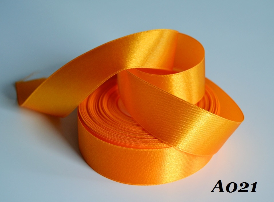 Saténová stuha 25mm/27m č.A021 - svetlo-oranžová