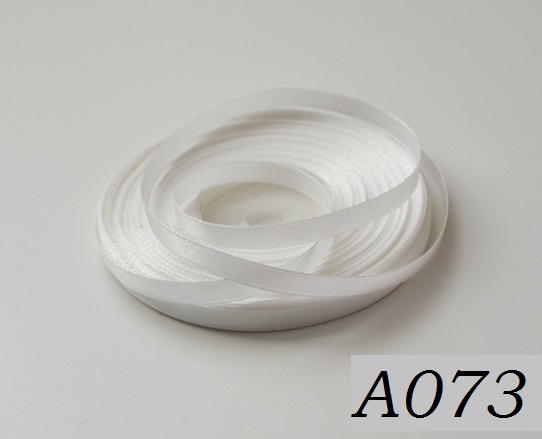 Saténová stuha 12mm/27m č. A073 - prírodná biela