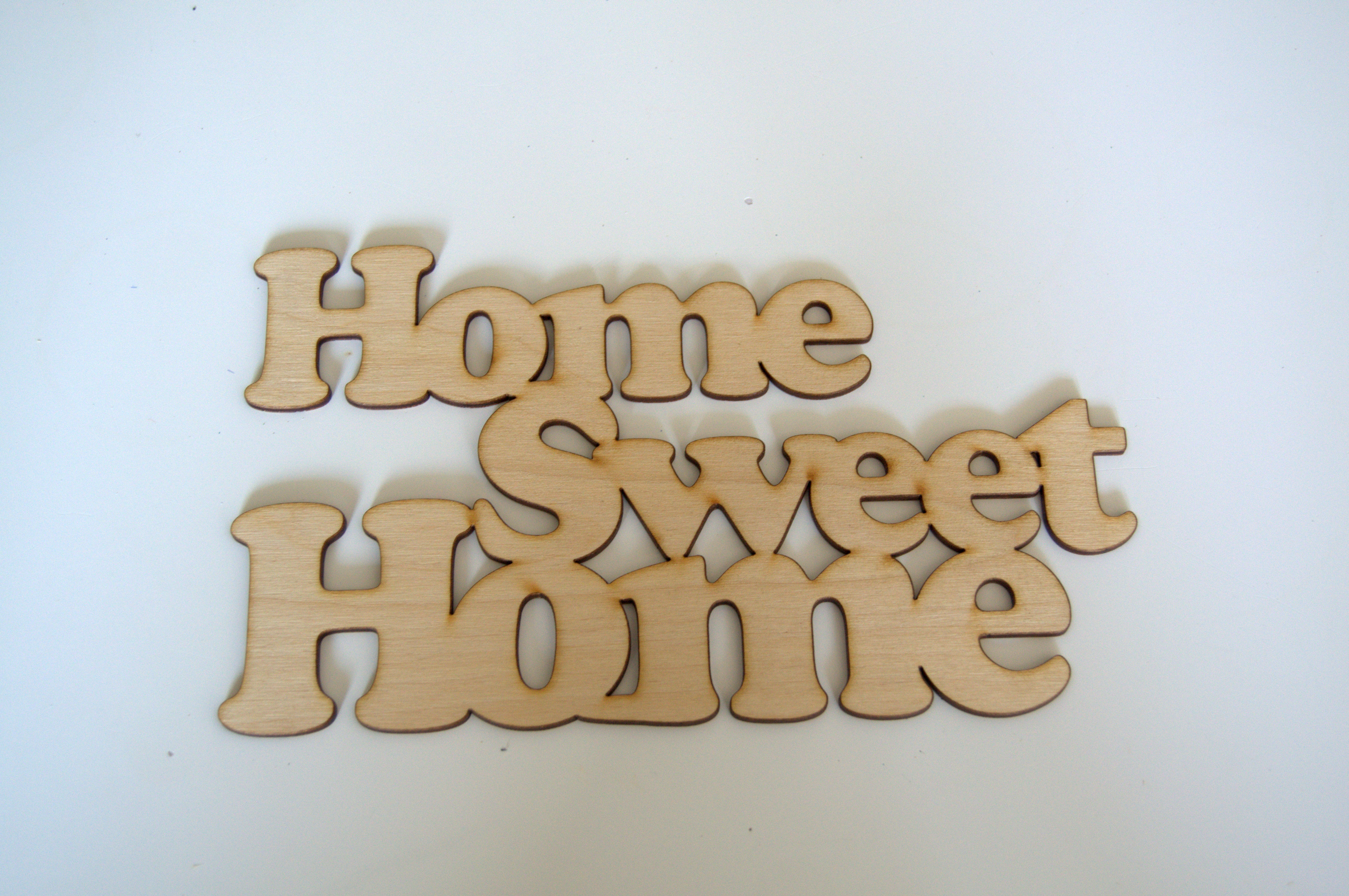 Drevený nápis "Home Sweet Home"